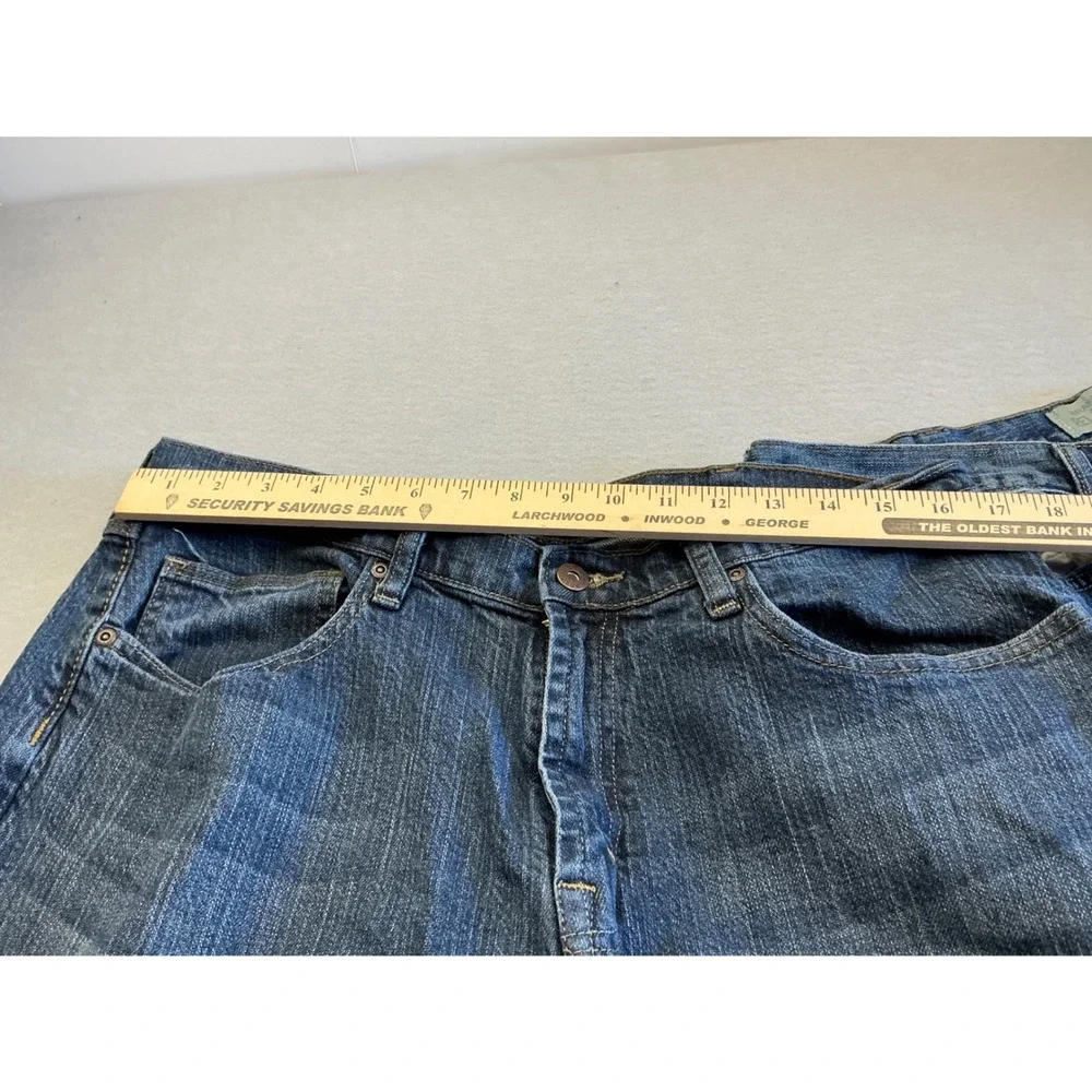 Pair Wrangler Jeans Co Mens Straight‎ Leg Denim Blue Wash Pants Casual Everyday